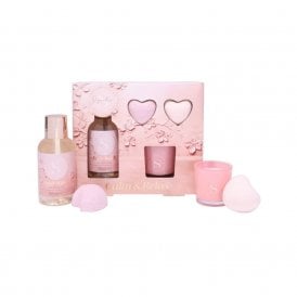 Kind Relax & Bathe Gift Set30g Candle, 2 x 20g Bath Fizzers, 100ml Body Wash